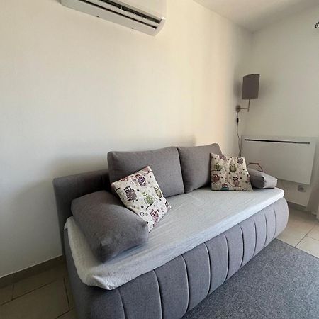 Studio Cosy Avec Climatisation Et Terrasse Malataverne المظهر الخارجي الصورة