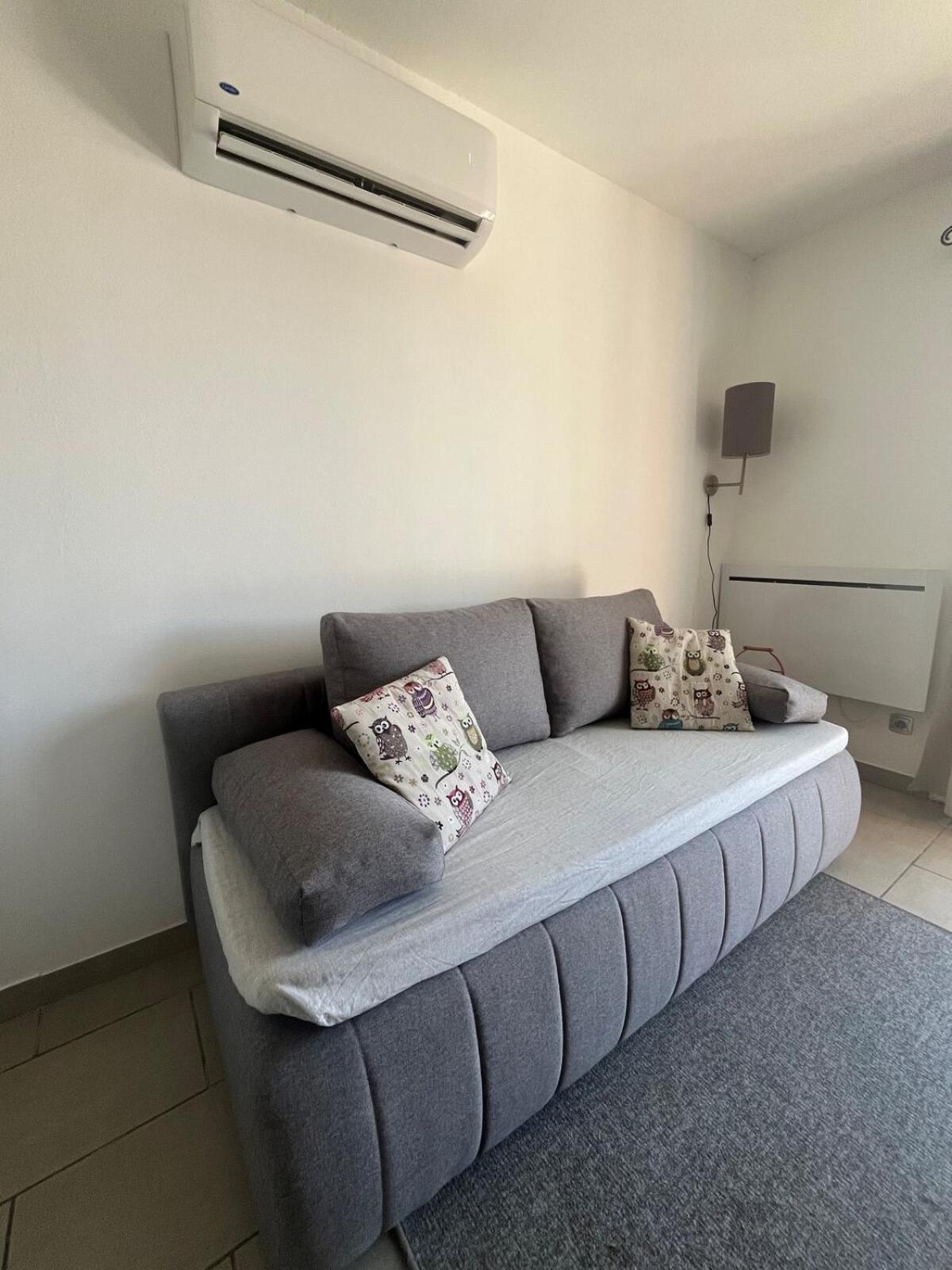 Studio Cosy Avec Climatisation Et Terrasse Malataverne المظهر الخارجي الصورة