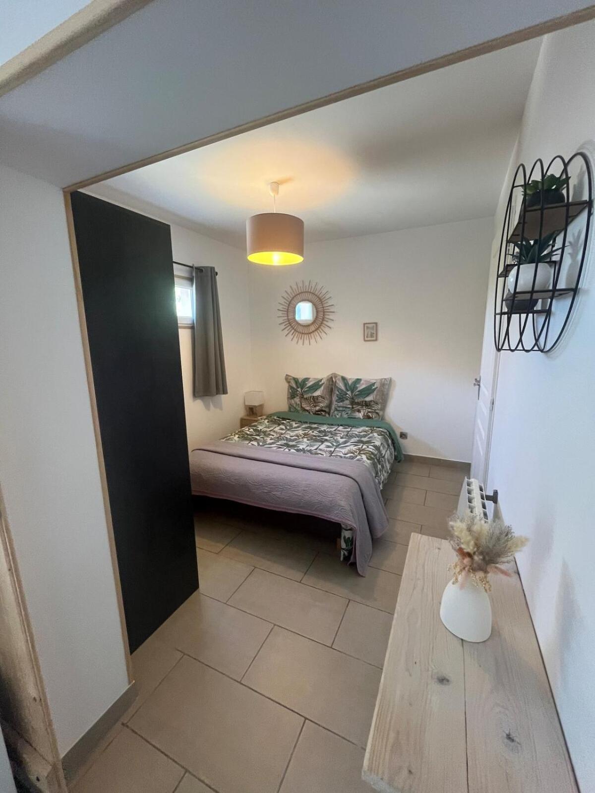Studio Cosy Avec Climatisation Et Terrasse Malataverne المظهر الخارجي الصورة