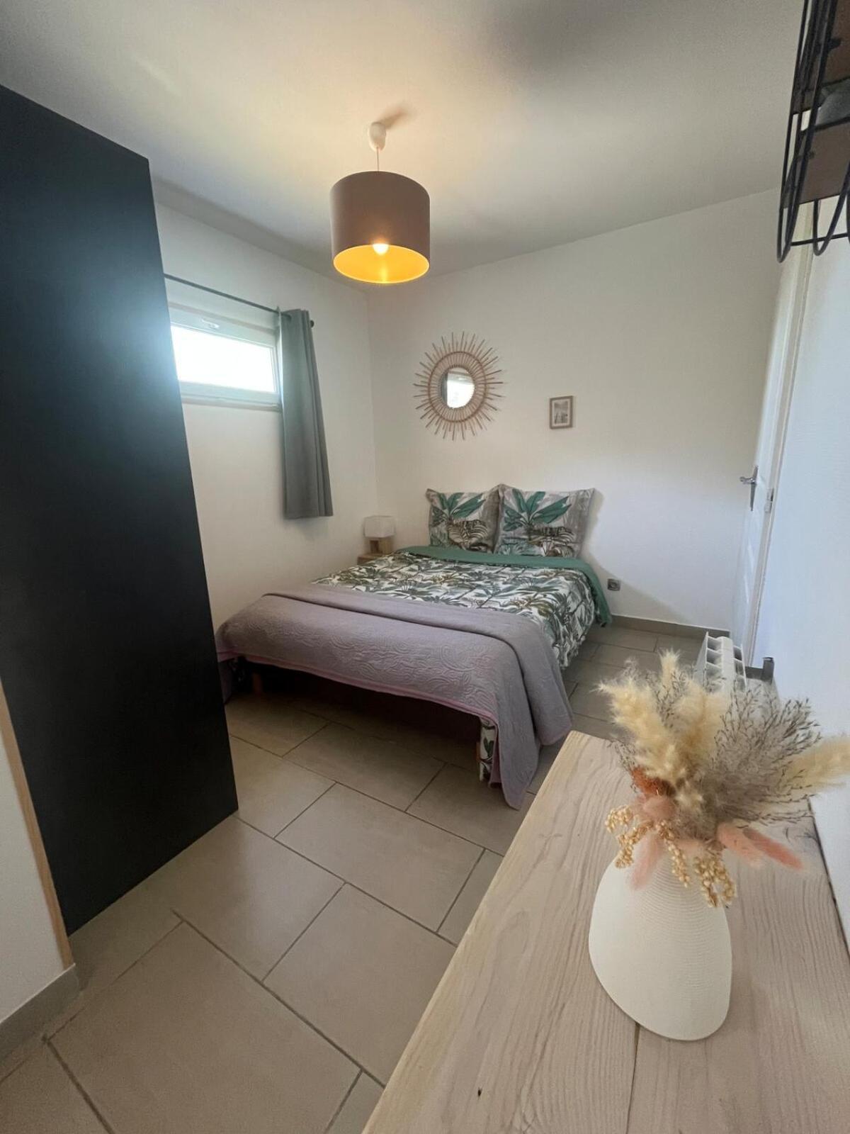 Studio Cosy Avec Climatisation Et Terrasse Malataverne المظهر الخارجي الصورة